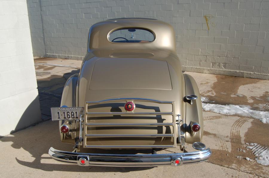  Packard Twelve 2/4-Passenger Coupe 1937 года  (фото 3 из 11)